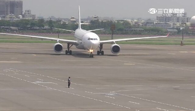 台灣新聞通訊社-空中巴士召回A320客機！國航3分之2受影響　民航局：明早8時前完成檢修