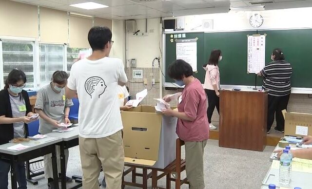 台灣新聞通訊社-放假日+1？藍白推「不在籍投票」　民進黨團提案「連放2天選舉假」