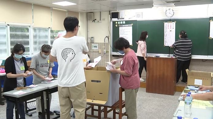 台灣新聞通訊社-放假日+1？藍白推「不在籍投票」　民進黨團提案「連放2天選舉假」