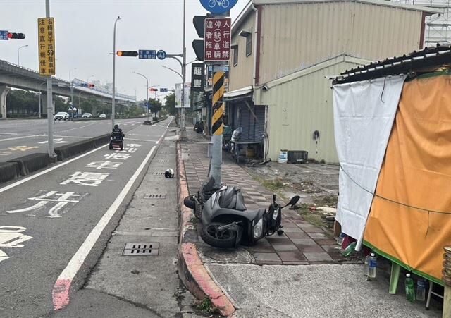 台灣新聞通訊社-又見高齡肇事！高雄72歲翁「右轉都不看」撞飛機車…妙齡女騎士傷重不治