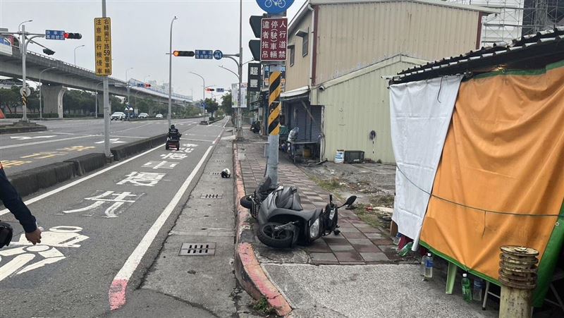 台灣新聞通訊社-又見高齡肇事！高雄72歲翁「右轉都不看」撞飛機車…妙齡女騎士傷重不治