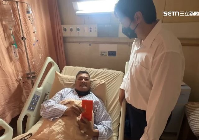 台灣新聞通訊社-「救了全村的男人」住院9天康復　大馬村長王梓安：繼續為村民服務