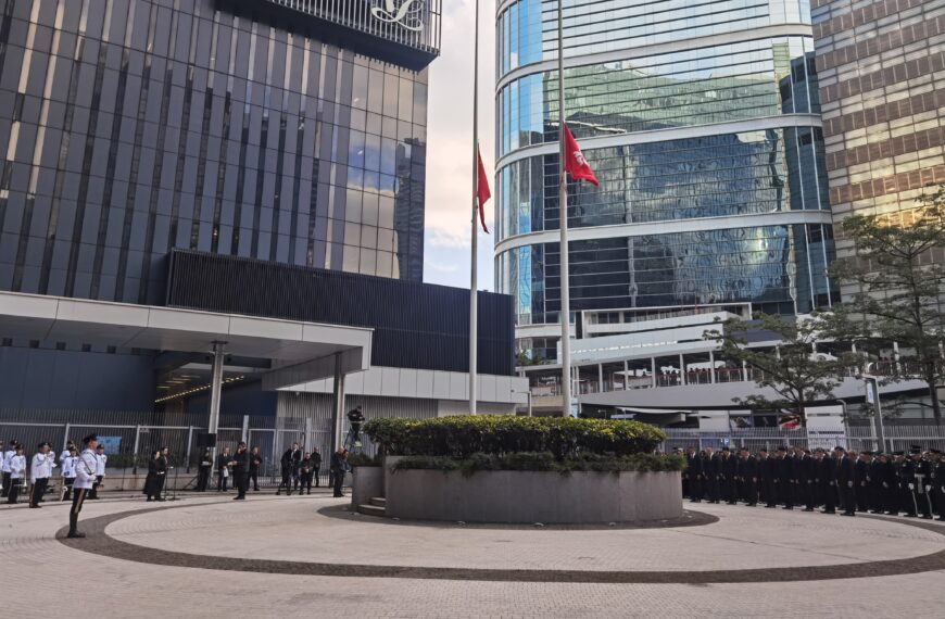 台灣新聞通訊社-港府降半旗舉行默哀儀式 悼念火災罹難者