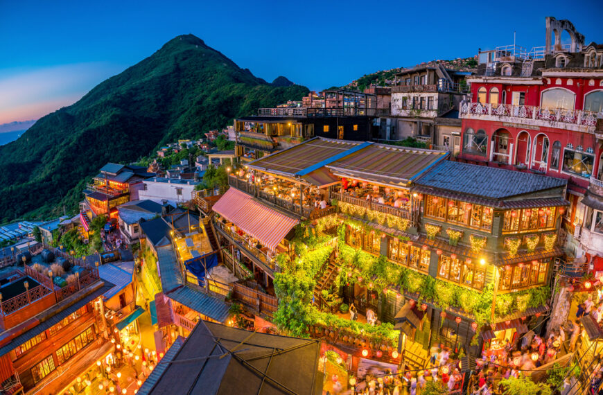 台灣新聞通訊社-他列3點嫌台灣九份是「最雷景點」 兩派網友掀論戰:下雨也很美