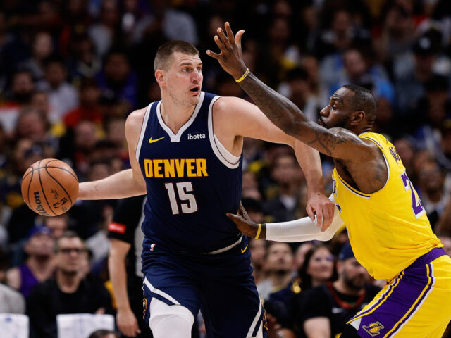 台灣新聞通訊社-NBA／約柯奇真的太誇張！詹姆斯超高評價：沒有比他更強的球員