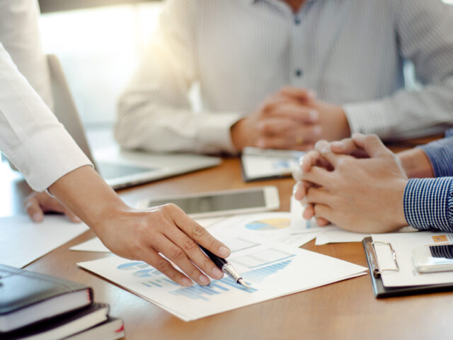 台灣新聞通訊社-主管稱「國稅局查稅」要求員工交帳戶明細 網急阻：萬萬不可