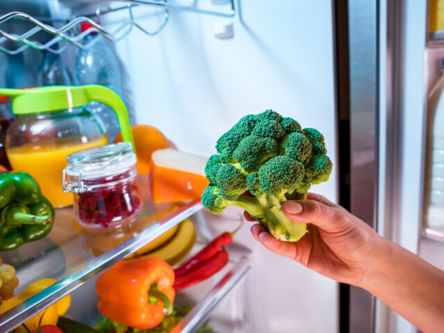 台灣新聞通訊社-塑膠袋+冰塊就能保鮮？ 達人曝綠花椰菜保存秘訣：一周仍翠綠