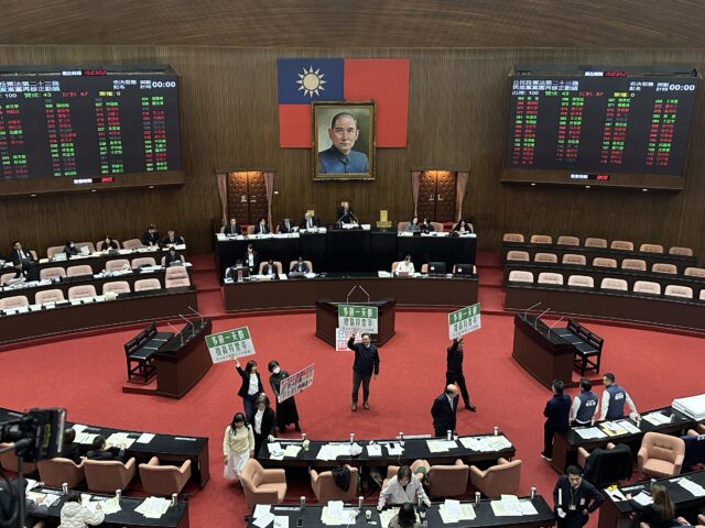 台灣新聞通訊社-假不嫌多！投票日前一天也要放假 民進黨團正式提案