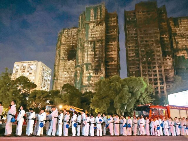 台灣新聞通訊社-香港大火仍有約150人失蹤 600警助辨認遺體 1戶1社工