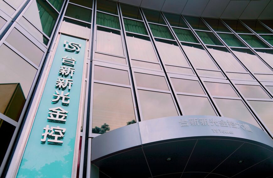 台灣新聞通訊社-利空?台新新光金控前十月獲利下修15% 法人曝目標價