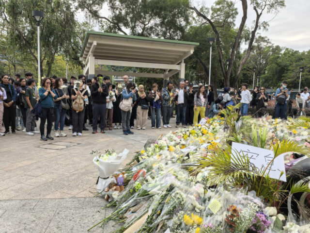 台灣新聞通訊社-遇火瞬間引燃…香港宏福苑大火「陸製防護網」引質疑 查不到檢測報告