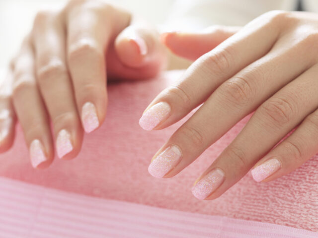 台灣新聞通訊社-女做美甲把立體雪人弄成「溶雪」！照片曝光笑翻網友：好有喜感