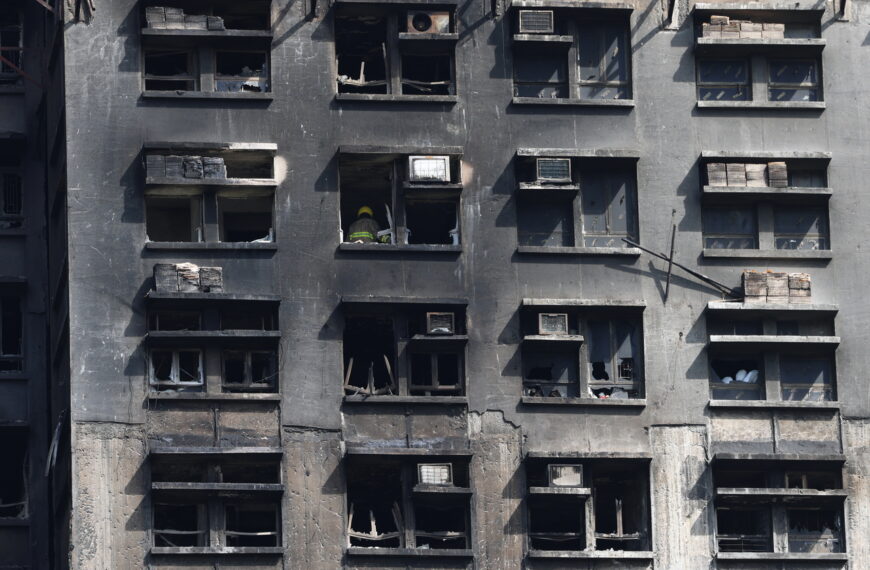 台灣新聞通訊社-遭宏福苑惡火吞噬 家人遺體炭化他卻堅持看一眼…呼喚名字叮囑：一路好走