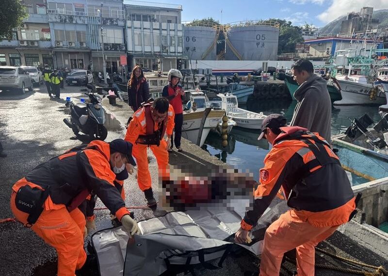台灣新聞通訊社-南方澳漁港驚見浮屍…78歲婦前晚離家失聯「尋獲成冰冷遺體」家屬崩潰