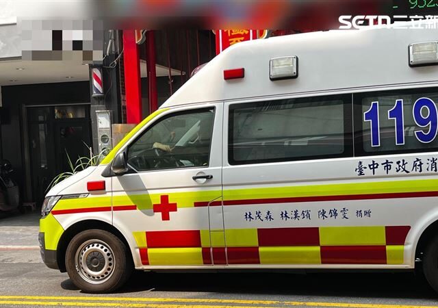 台灣新聞通訊社-快訊／台中西屯汽機車路口對撞　騎士無生命跡象送醫搶救中