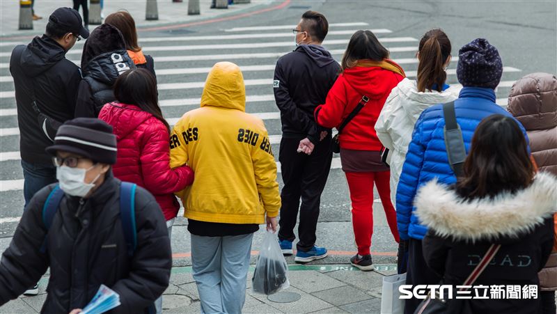 台灣新聞通訊社-冬天還在穿!他曝「1款戰袍」一年穿10個月 上萬人全點頭