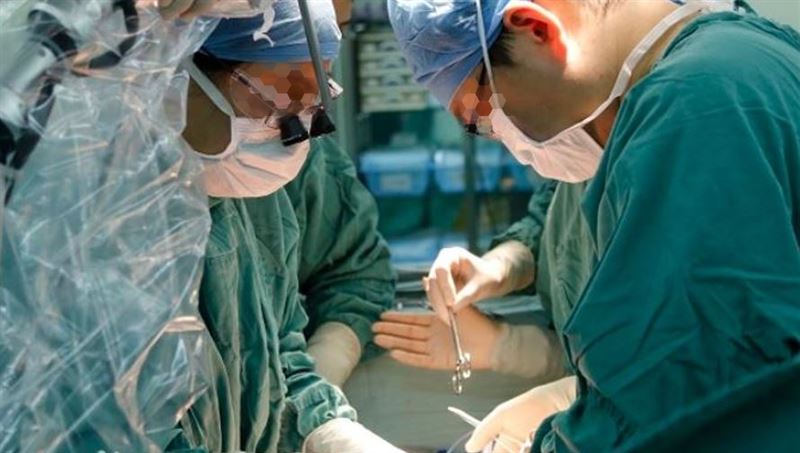 台灣新聞通訊社-簽捐贈立刻移植！母淚訴：「孩子的手還是熱的」中國活摘器官黑幕再現？