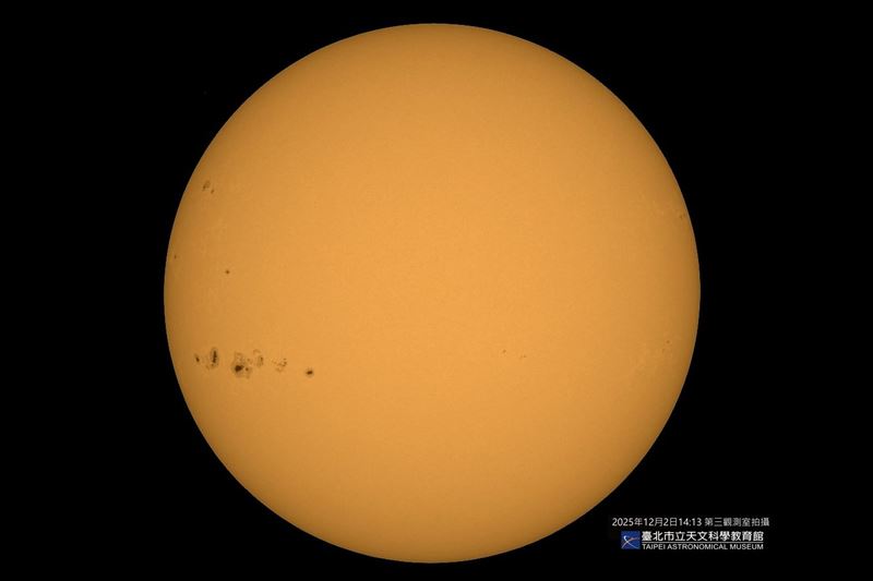 台灣新聞通訊社-比地球大！10年來最巨「太陽黑子群」現身　恐掀地磁風暴