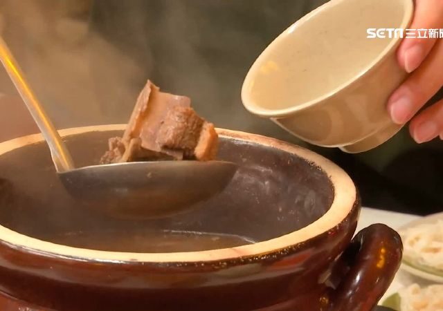 台灣新聞通訊社-40歲男吃薑母鴨「大吐血休克」！醫曝致命關鍵：1類人小心別亂補