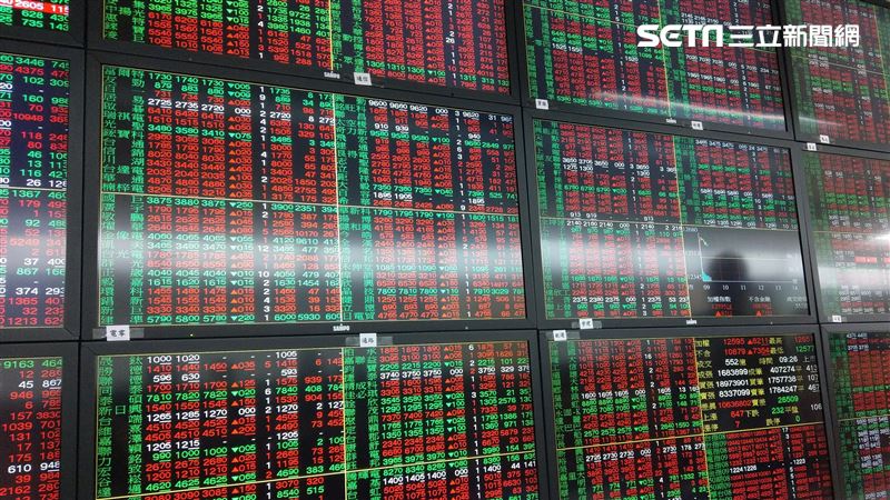 台灣新聞通訊社-開盤／台股早盤開高急殺55點！台積電翻黑挫15元　聯發科逆襲噴漲25元