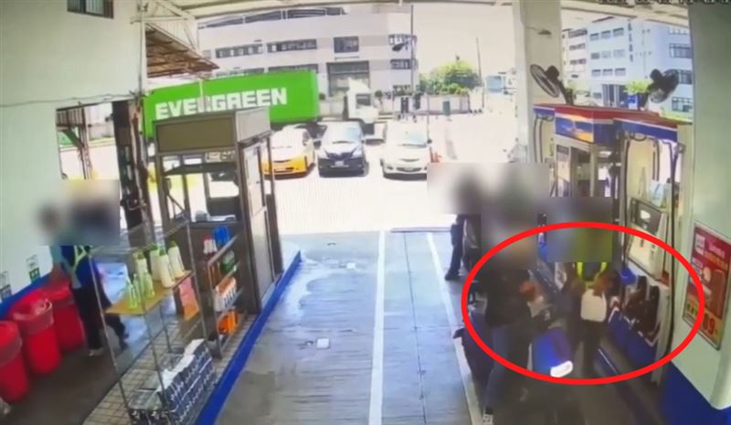 台灣新聞通訊社-分手轉憤怒!衝女友家潑汽油「那就一起走吧」火爆男下場曝光