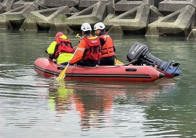 台灣新聞通訊社-移工兄弟白米溪出海口抓螃蟹　1落海失聯！3天後尋獲遺體