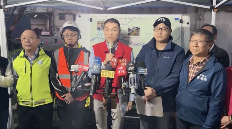 台灣新聞通訊社-基隆河染油污害15萬戶喝髒水!市府、台水合作清淤:深夜不停工抽換河水