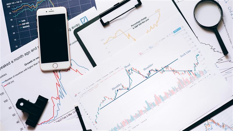 台灣新聞通訊社-景氣燈號亮黃紅燈太狂！台股中長線火種確立　回檔壓它是撿便宜