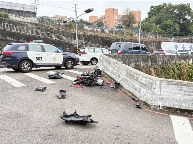 台灣新聞通訊社-快訊／勤益20歲男大生「無照騎重機」自撞墜橋慘死！校方4聲明證實