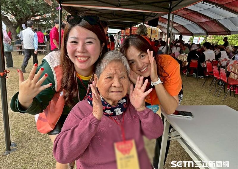 台灣新聞通訊社-他曾參加五燈獎!穿空軍服彈月琴撼全場 74歲爺:能為國服務是我的驕傲