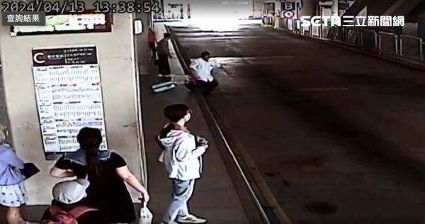 台灣新聞通訊社-台中轉運站標線髒到「與車道融為一體」害摔 法院判市府賠償30萬