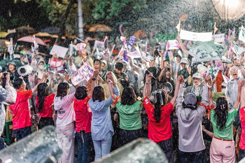 台灣新聞通訊社-Yahoo公布2025十大台灣新聞事件　大罷免、鏟子超人、關稅風暴、閃兵案