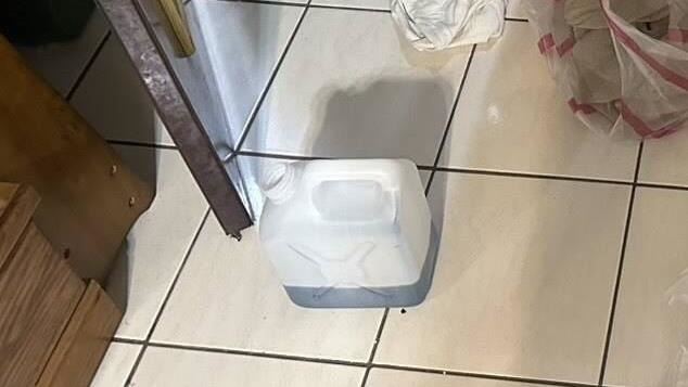 台灣新聞通訊社-買屋爆糾紛！75歲男闖房仲家潑汽油　反遭對方打趴制伏