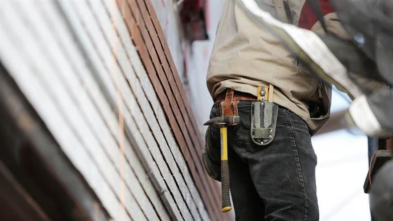 台灣新聞通訊社-台女月薪3萬!狂嫌水電工「髒又臭、沒讀書」 一聽收入秒變臉