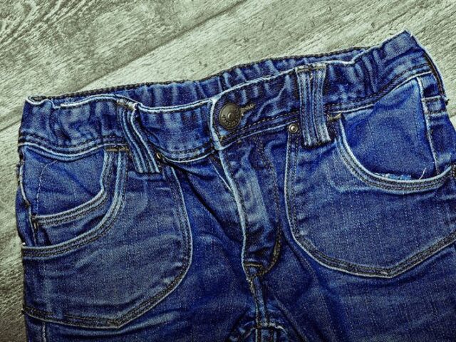 台灣新聞通訊社-牛仔褲到底要不要洗？日本專家揭「3招」不褪色又防皺