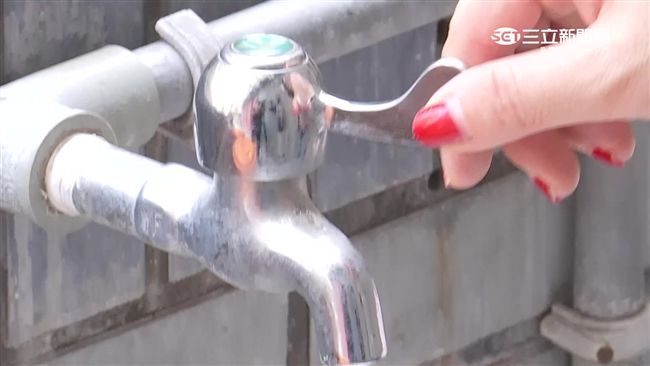 台灣新聞通訊社-淡水6萬戶4天沒水用!侯友宜稱「恢復8成」臉書遭灌爆