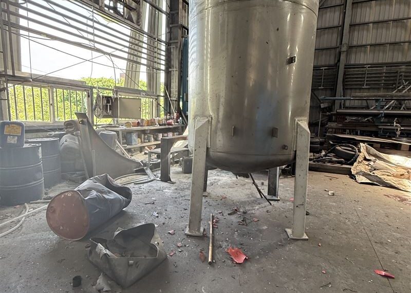 台灣新聞通訊社-儲槽藏結晶體!工人自製長棍清洗…引爆「撒旦之母」喪命 恐怖現場曝