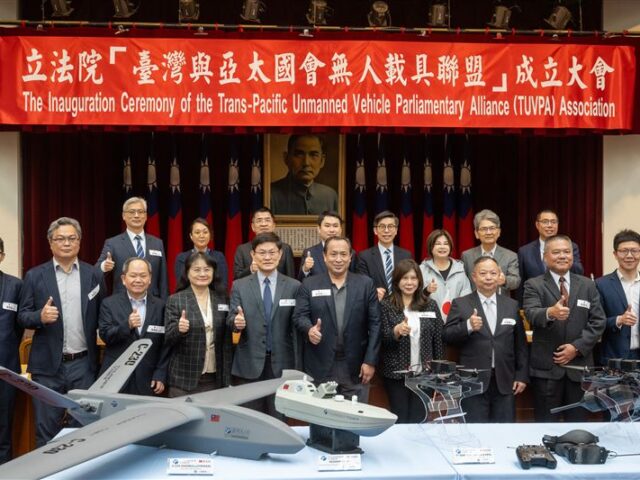 台灣新聞通訊社-AIT也來了！「台灣與亞太國會無人載具聯盟」成立　鍾佳濱成首任會長