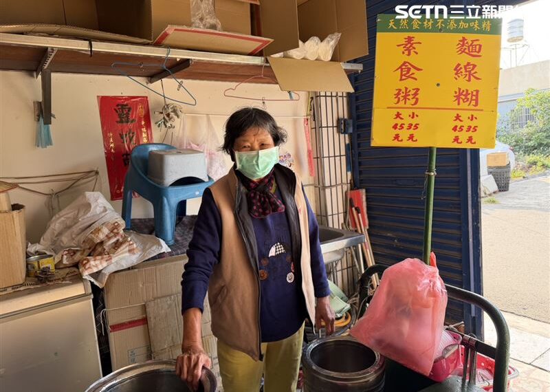 台灣新聞通訊社-鹹粥嬤愛孫將返台!「人已在金門」缺機票、住宿費…阿嬤湊2萬匯款迎孫