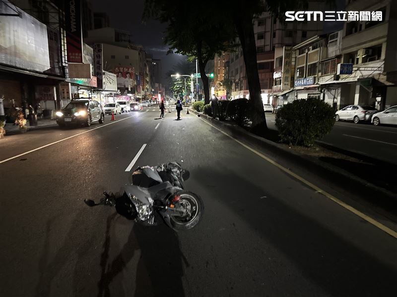 台灣新聞通訊社-快訊／無照騎車雙載自撞分隔島彈飛！台中少年不治　少女驚嚇無法筆錄