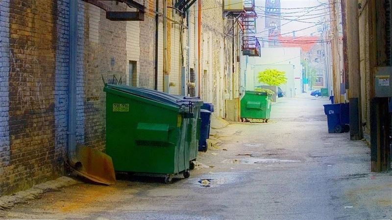 台灣新聞通訊社-載垃圾「繞路」!桃園2清潔隊員幫「做1事」2年收20萬…判刑還要坐牢