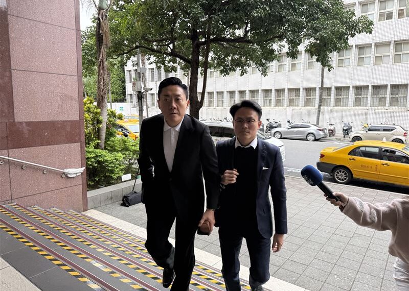 台灣新聞通訊社-遇襲遭砍1嫌收押！夏天倫現身北檢　證人身份說明釐清