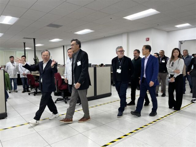 台灣新聞通訊社-獨家／英特爾陳立武內憂外患仍親飛這地　與美超微將合作？證據曝光