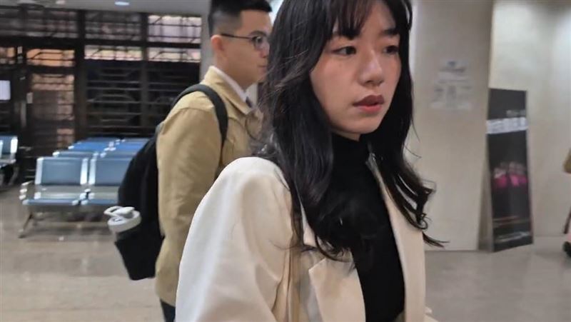 台灣新聞通訊社-聚眾包圍北檢!國民黨發言人楊智伃涉違反集遊法 現身北檢畫面曝光