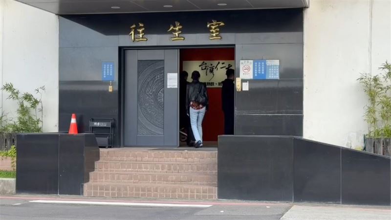 台灣新聞通訊社-老翁倒臥社區三溫暖!全身多處燒燙傷送醫不治 今相驗結果死因出爐