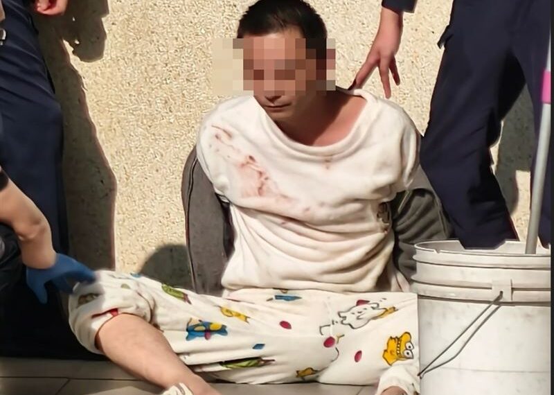 台灣新聞通訊社-快訊／模仿犯？三峽男拿雙刀衝進加油站　喊「維護世界和平」秒遭警逮