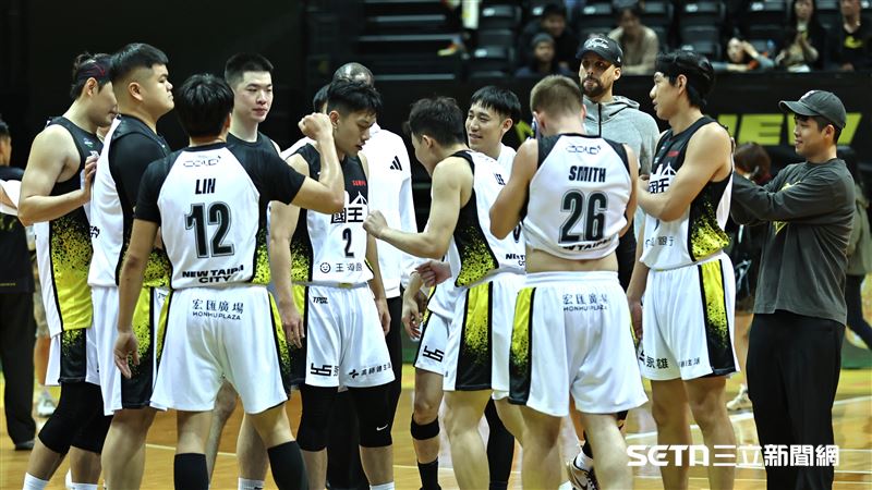 台灣新聞通訊社-TPBL／國王8人得分過10轟垮雲豹　洪志善點出關鍵！感謝球員願意信任他