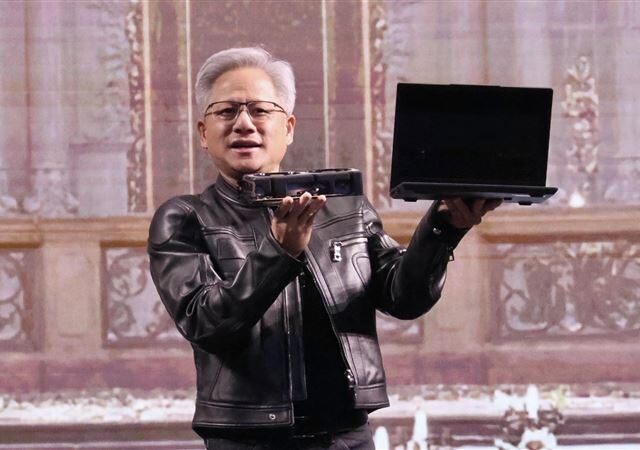 台灣新聞通訊社-股價暴跌80%怎麼救？黃仁勳靠「第一性原理」神逆轉　打造AI帝國護城河