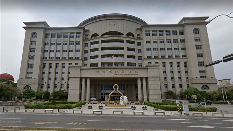 台灣新聞通訊社-彰化4寶爸見5歲兒玩刀爆怒摑掌 辯「管教」法官不認判拘20日緩刑2年