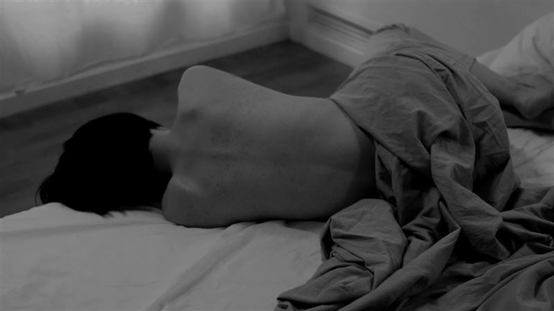 台灣新聞通訊社-台北女為躲雨誤入狼穴遭性侵2次! 保全拔保險套喊「老天都在幫我」